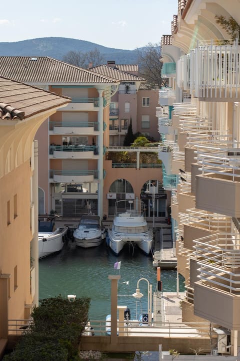 Balcony/Terrace, River view