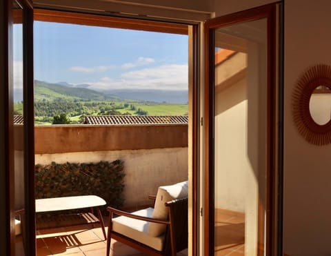 Bedroom, Mountain view