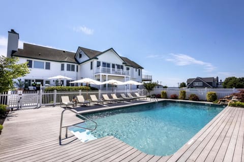 Property building, Pool view, Swimming pool, Swimming pool, sunbed