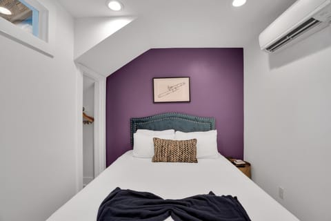 Elegant 2BR Across from French Qtr w Free Parking Hotel in Faubourg Marigny