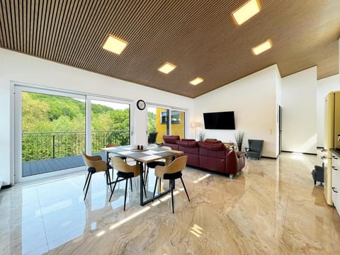 TV and multimedia, Seating area, Dining area