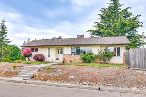 6 Mi to Downtown Vancouver Peaceful Home with Deck House in Vancouver