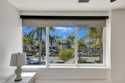 Beachside Villa Apartment in Lauderdale-by-the-Sea