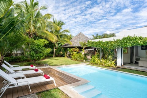 Patio, Day, Garden, Garden view, Pool view, Swimming pool, sunbed