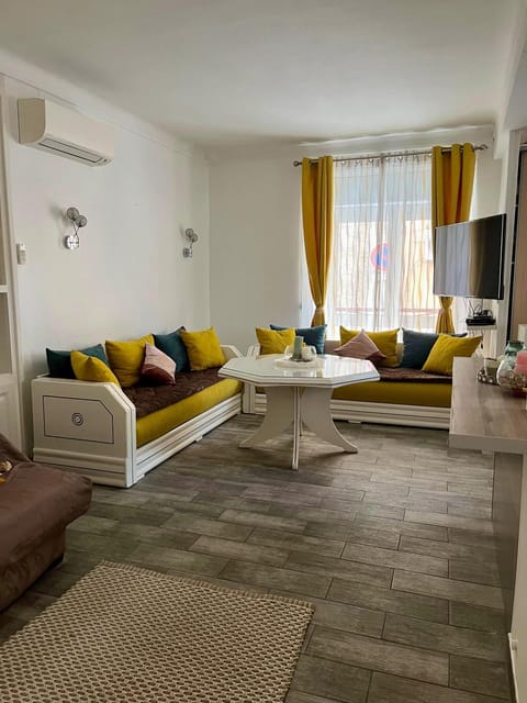 Joli appart à deux pas des plages et de la gare Apartment in Antibes