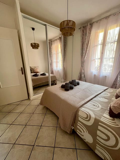 Joli appart à deux pas des plages et de la gare Apartment in Antibes