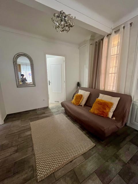 Joli appart à deux pas des plages et de la gare Apartment in Antibes