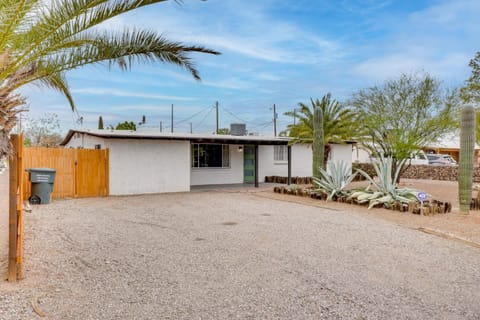 2 Mi to Trail Dust Town Home with Large Yard! House in Tucson
