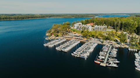 Day, Natural landscape, Activities, Bird's eye view, Lake view