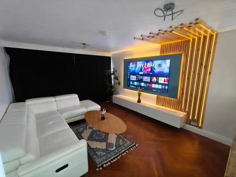 Modern 2 Bed Flat Apartment in East Kilbride