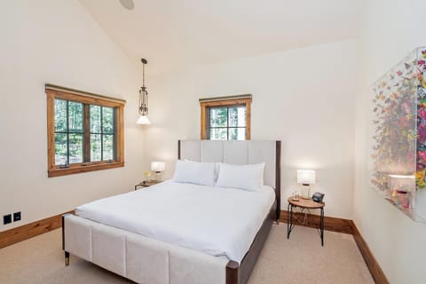 Robbers Roost by Exceptional Stays Chalet in Mountain Village