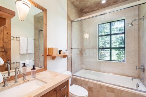 Robbers Roost by Exceptional Stays Chalet in Mountain Village