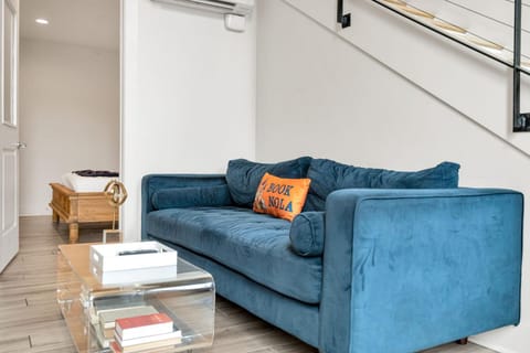 Charming 2BR Loft Steps to Frenchmen & French Q Hotel in Faubourg Marigny