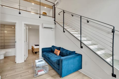 Charming 2BR Loft Steps to Frenchmen & French Q Hotel in Faubourg Marigny