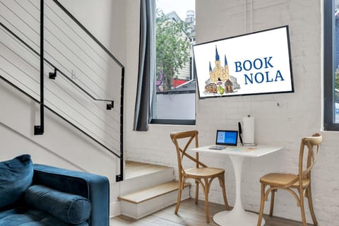 Charming 2BR Loft Steps to Frenchmen & French Q Hotel in Faubourg Marigny