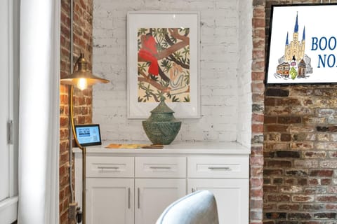 Esplanade Ave Stay wBalcony across French Quarter Hotel in Faubourg Marigny