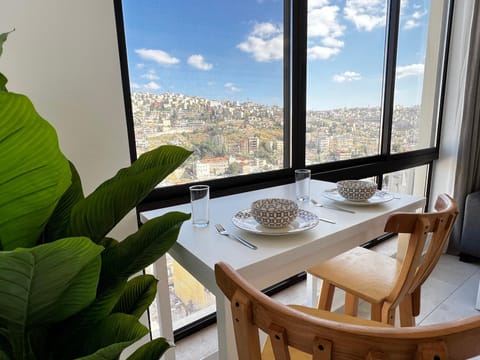 Nearby landmark, Natural landscape, View (from property/room), View (from property/room), Decorative detail, Decorative detail, Dining area, City view, City view, Landmark view, Landmark view, soundproof