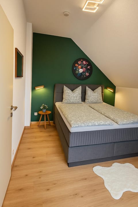 Bed, Photo of the whole room, Bedroom
