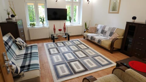 Photo of the whole room, towels