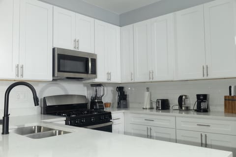 Kitchen or kitchenette, Kitchen or kitchenette