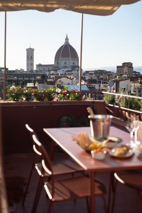 View (from property/room), Balcony/Terrace, City view
