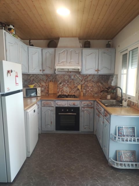 dishwasher, oven, kitchen