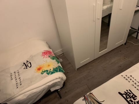 Quiet & Relaxing Place - 1 min to Metro - Later Check-in - LGBT Friendly - Private & Shared Room - This is a home , not a hostel or a hotel Vacation rental in Milan