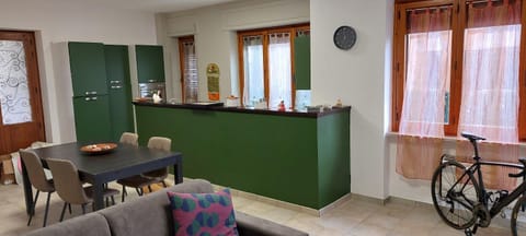 Dining area, kitchen