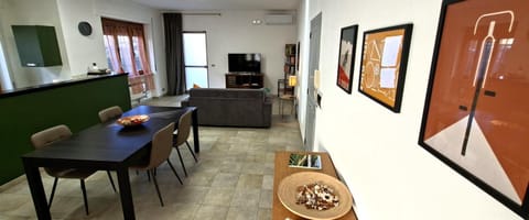 Day, Living room, Seating area