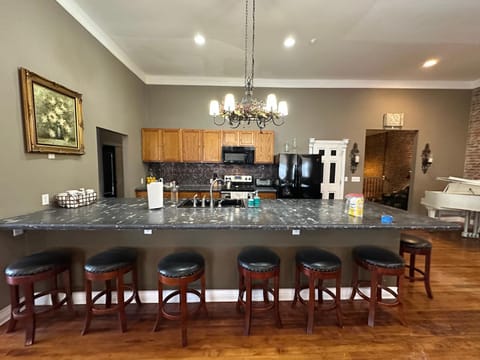 Kitchen or kitchenette, Lounge or bar, Lounge or bar, Food and drinks, Dining area