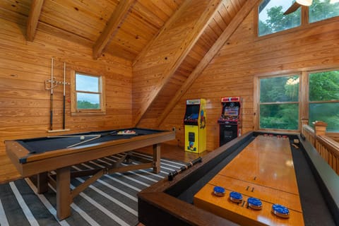 Sleeps 20 Sport Court Pool Hot Tub Playground House in Mills River
