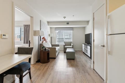 Simplicity At the Rim 1415 I Spacious 1 Bed 1 Bth Apartment in San Antonio