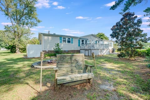 Property building, Day, Natural landscape, BBQ facilities, Garden, Seating area