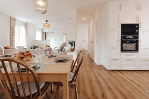 Kitchen or kitchenette, Living room, Dining area, oven, stove