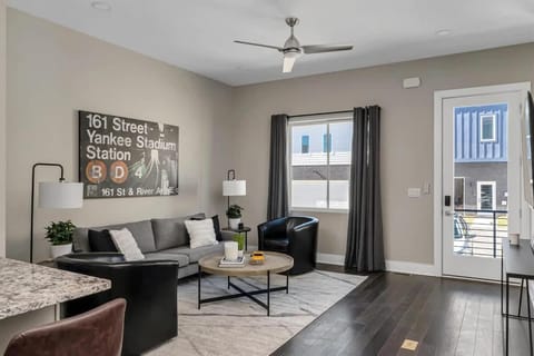 Facade/entrance, Living room, Seating area