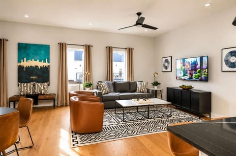 Communal lounge/ TV room, TV and multimedia, Living room, Photo of the whole room, Seating area
