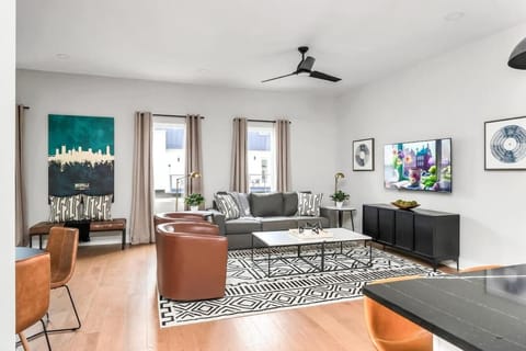 TV and multimedia, Living room, Seating area, Dining area