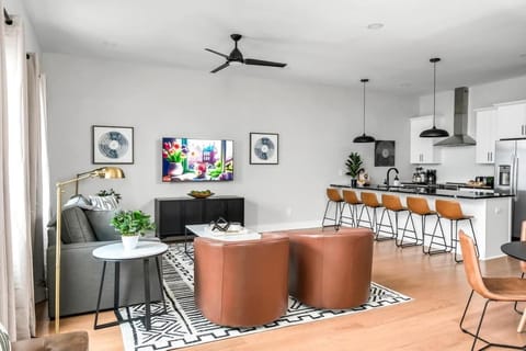 Kitchen or kitchenette, Living room, Seating area