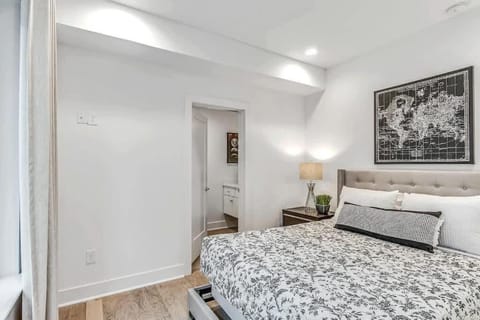 Bed, Bathroom, Photo of the whole room, Bedroom