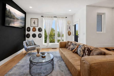 TV and multimedia, Living room, Photo of the whole room, Seating area