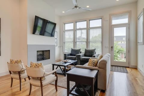 TV and multimedia, Living room, Seating area