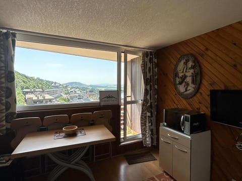 Studio 4 pers au pied des pistes avec garage - FR-1-814-127 Apartment in Besse-et-Saint-Anastaise