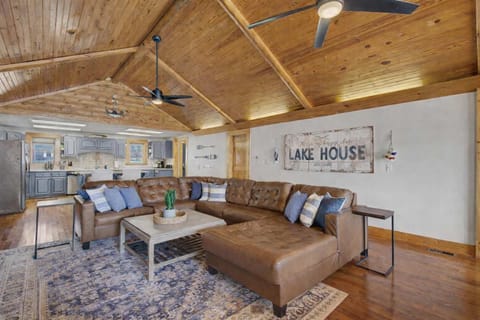 Living room, Seating area, fireplace