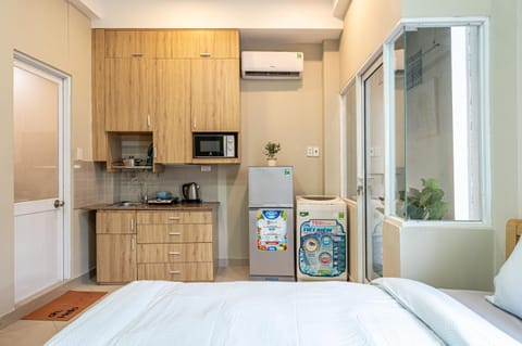 Bed, Photo of the whole room, Bedroom, minibar, wardrobe, air conditioner