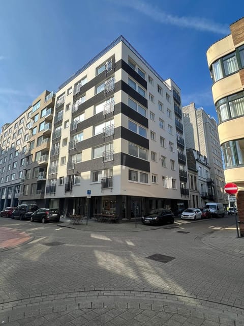 Property building, Neighbourhood, Street view, Location, Parking