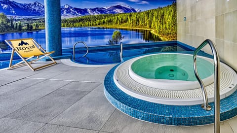 Hot Tub, Swimming pool, sunbed