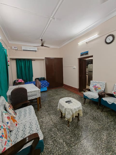Living room, Seating area, Dining area, air conditioner