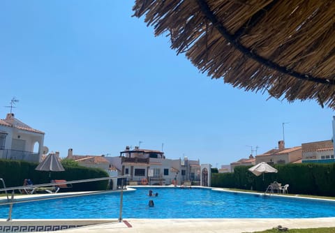 Text overlay, Swimming pool
