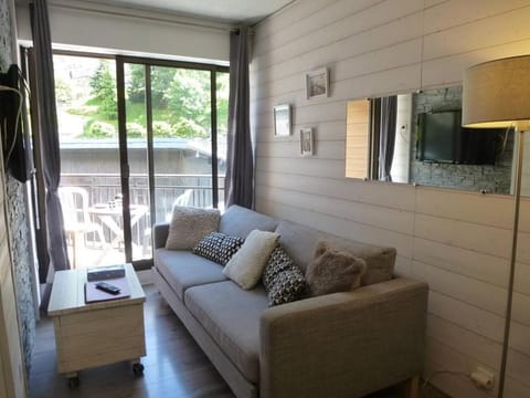Bed, Living room