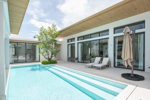 Property building, Swimming pool, Swimming pool, sunbed